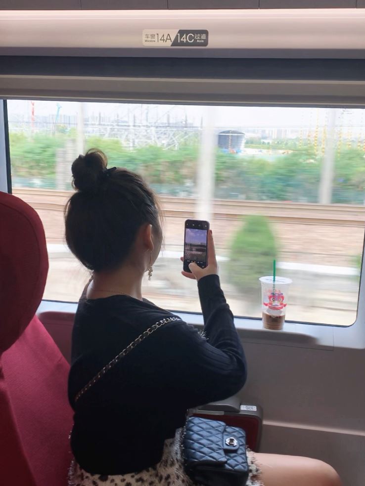 胖版“虞书欣”！超像！