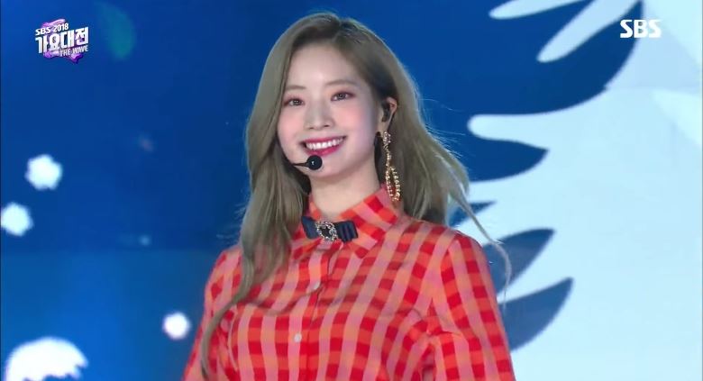 【影片】twice多贤「鹰眼一抬」准确捕抓!7秒内换了4次镜头都能对视!|goxuan