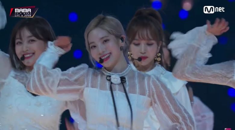 【影片】twice多贤「鹰眼一抬」准确捕抓!7秒内换了4次镜头都能对视!|goxuan