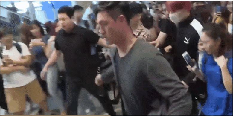 bts忙内田柾国机场被粉丝趁乱摸手 被保镖发现后制止｜goxuan
