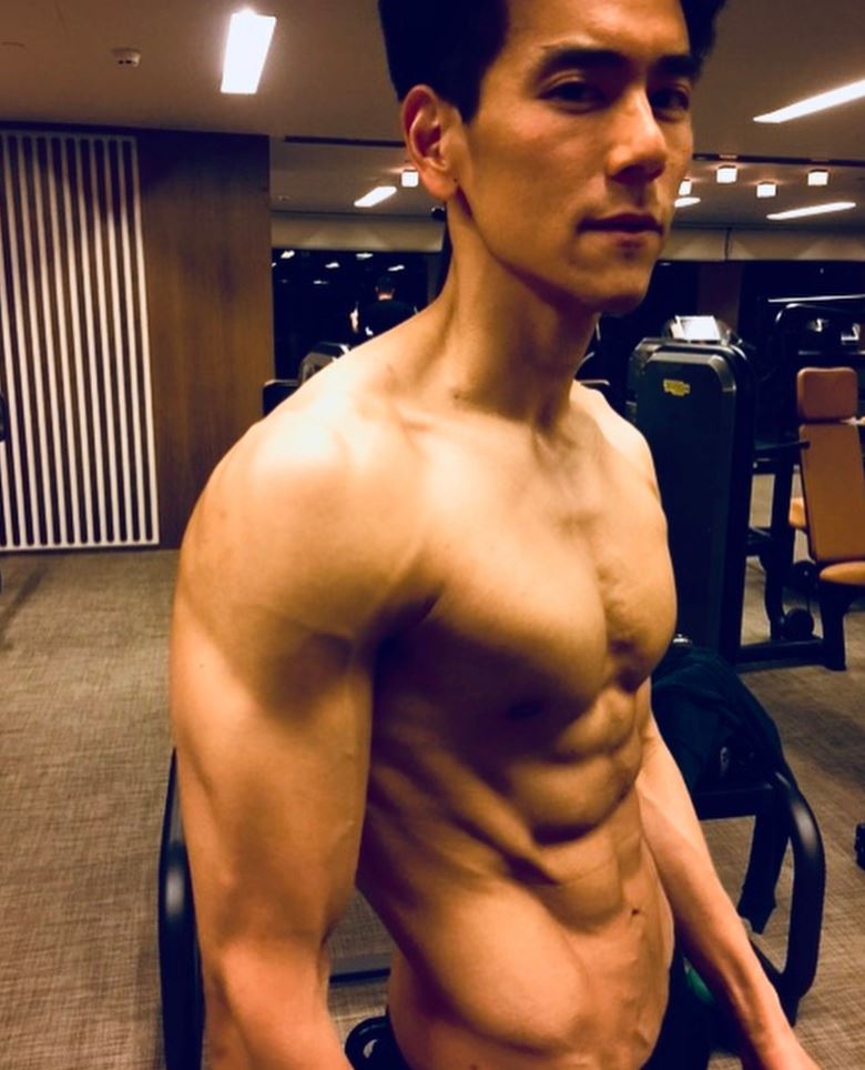 彭于晏大秀结实肌肉 让余文乐和王阳明忍不住说“ooo”｜goxuan 