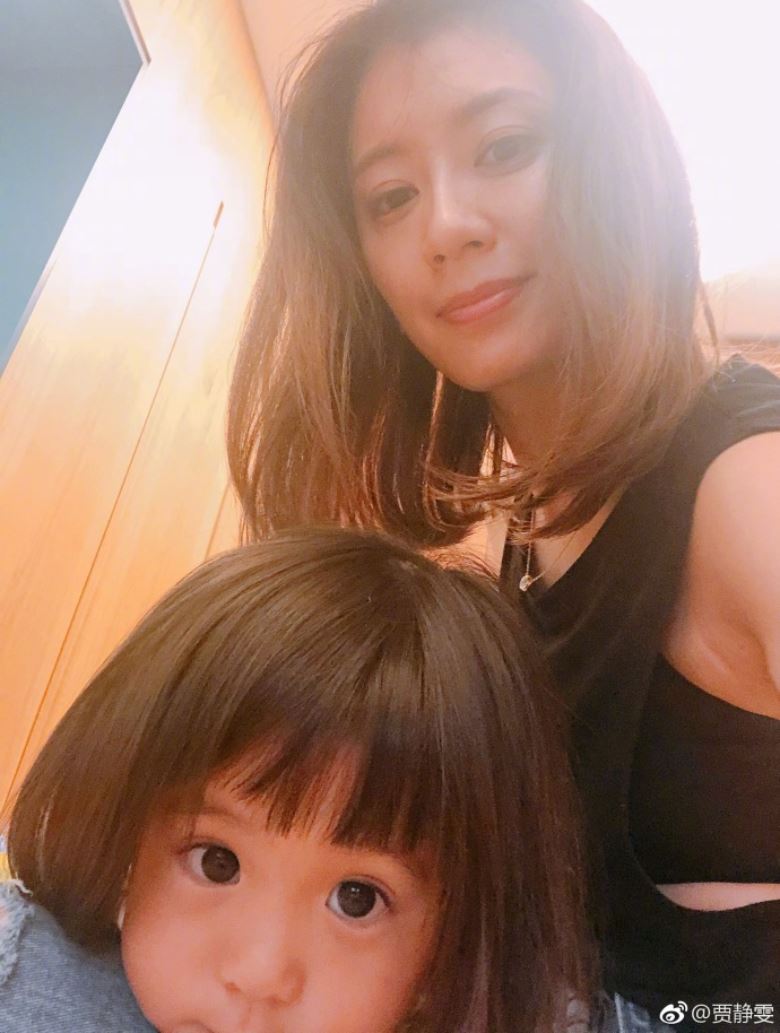 咘咘告别苹果头 新发型「眉上齐浏海」萌出新高度！｜goxuan