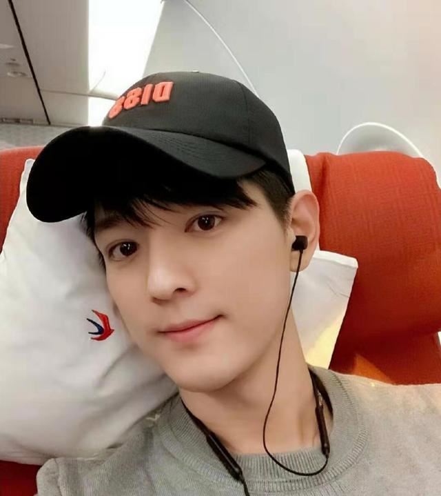 《亲爱的》grunt从复旦大学毕业!是个学霸 比李现大5岁!