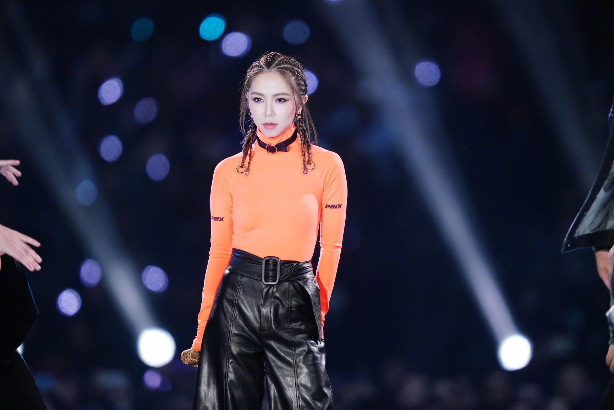 邓紫棋演唱会90度鞠躬道歉！王嘉尔惊喜现身，2举动暖炸！｜goxuan