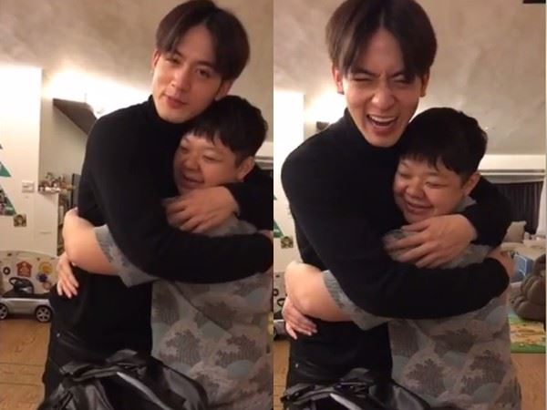 小亨堡担任范范和黑人双胞胎儿子保姆福利超好！都和大牌明星亲密合照