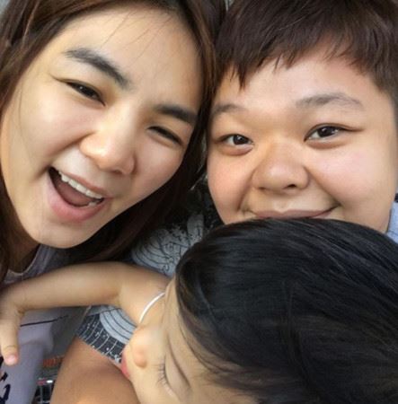 小亨堡担任范范和黑人双胞胎儿子保姆福利超好！都和大牌明星亲密合照