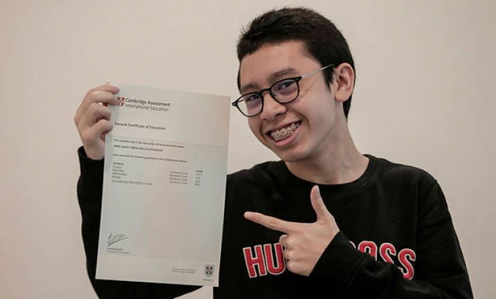 at just 16-years-old, this msian will be the youngest person attending the royal college of surgeons!