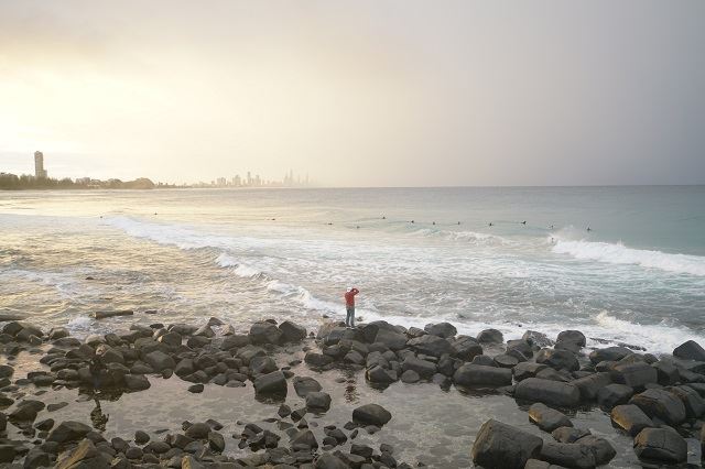 9 things you’ll wanna do in gold coast, as suggested by these famous malaysians