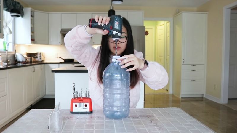 this girl drank 4 litres of bubble tea in 7 hours and people are loving it!