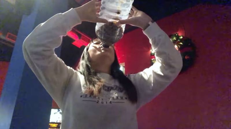 this girl drank 4 litres of bubble tea in 7 hours and people are loving it!