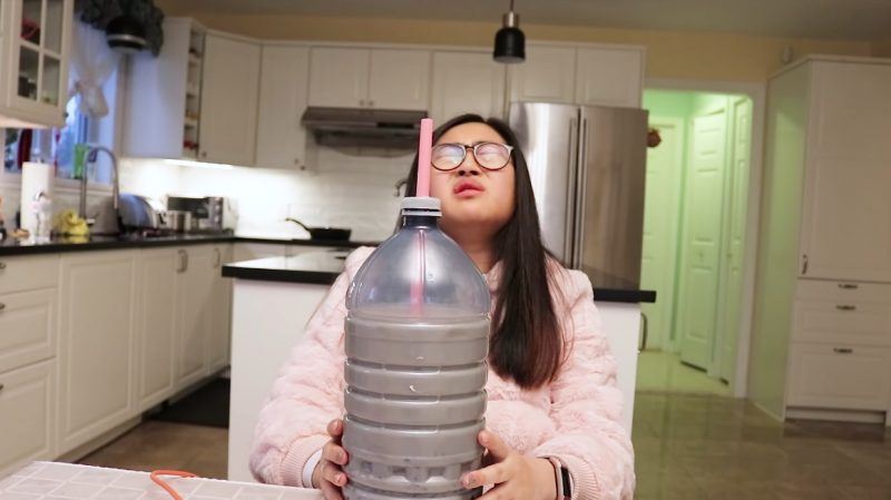 this girl drank 4 litres of bubble tea in 7 hours and people are loving it!
