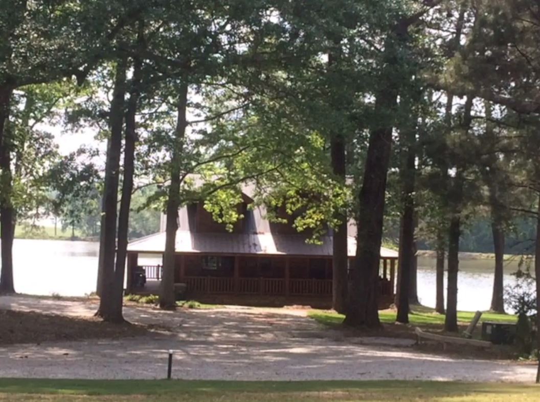 tony stark’s cabin in ‘avengers: endgame’ is now available for rent and we’re already packing out bags!