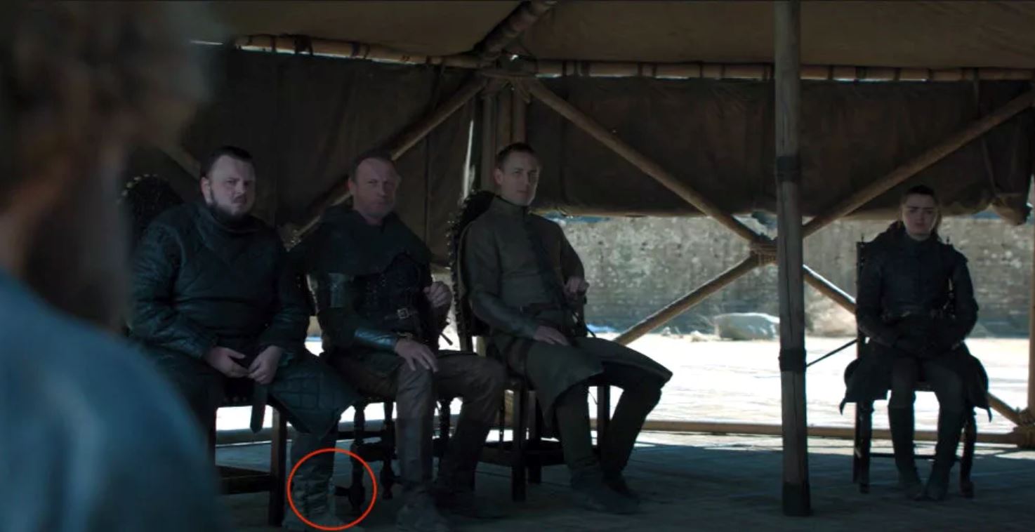 ‘game of thrones’ slipped up again and left two plastic bottles in the final episode 