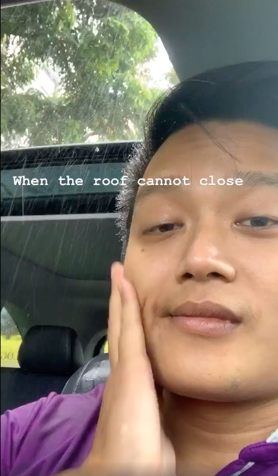car’s sunroof gets stuck during rain and man gets a ‘shower’ in his car