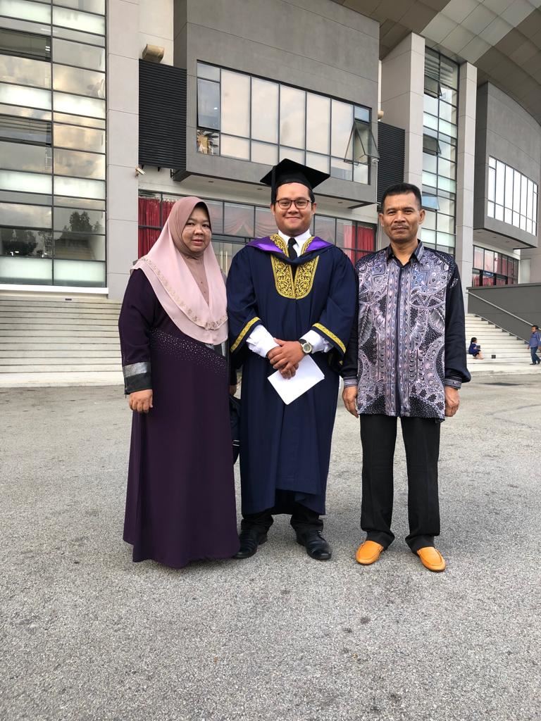 msian student failed 11 semesters and finally graduated!
