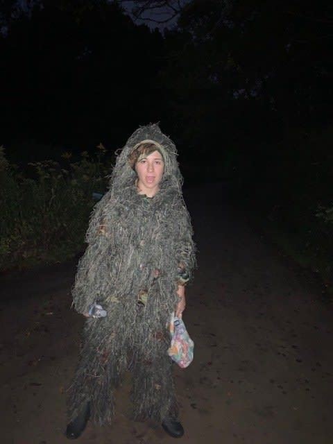 girl camouflages as a bush to capture sister’s proposal 