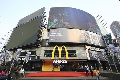 “that was my dating spot in college” and 14 other memories we’ve all had at mekdi