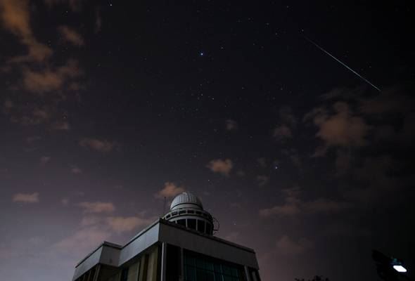 malaysians witnessed the geminids meteor shower and it’s beautiful!