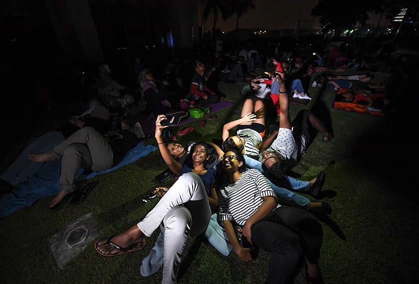 malaysians witnessed the geminids meteor shower and it’s beautiful!