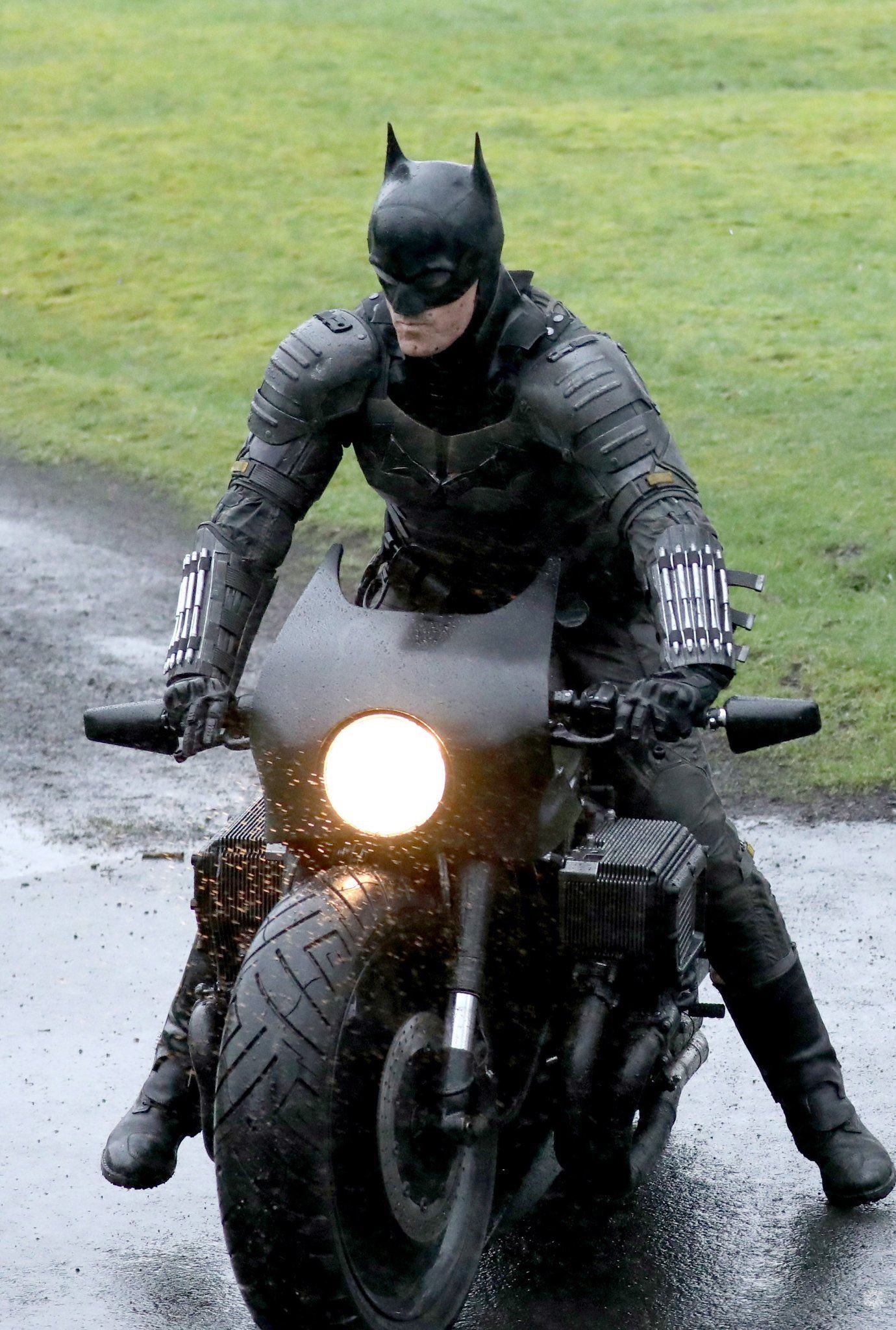 new ‘the batman’ set photos sees robert pattinson’s batman suit and batcycle in full!