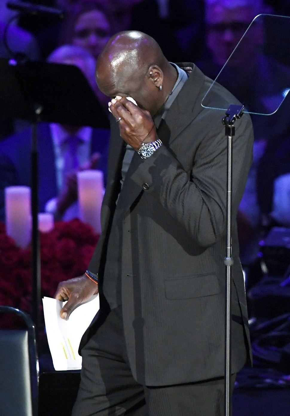 michael jordan breaks down remembering kobe bryant