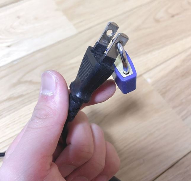 these parents padlocked their kids’ ps4 so they’ll study more