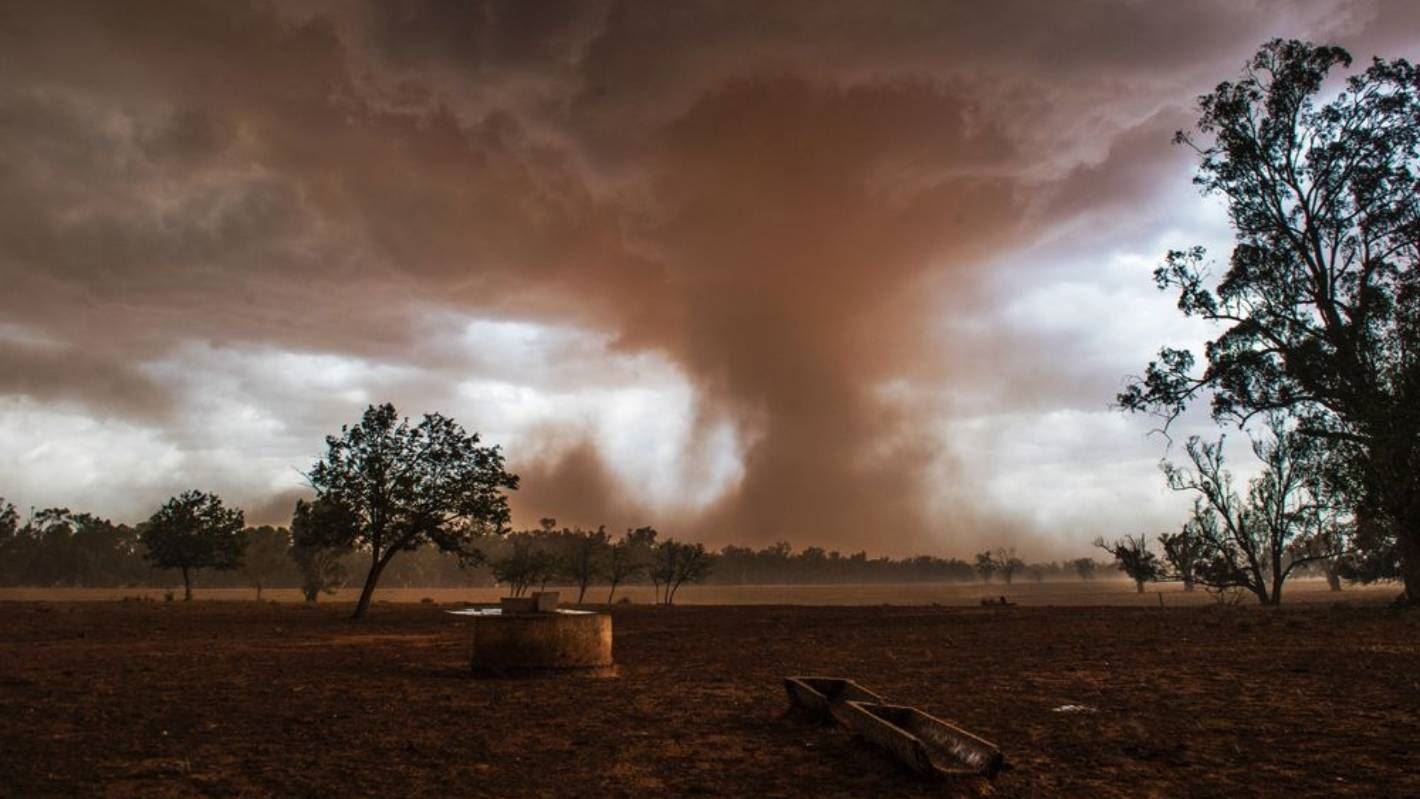 towns in australia hit by thunderstorm and dust storm  
