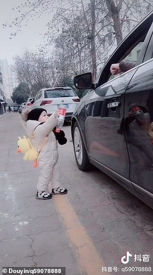 1yo picks up rubbish thrown from car and hands it back to man who threw it