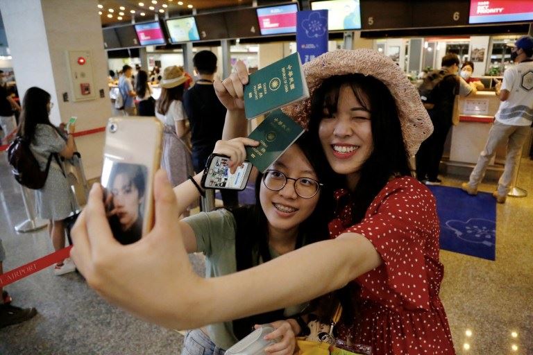 taiwan offers fake flights for people who miss flying