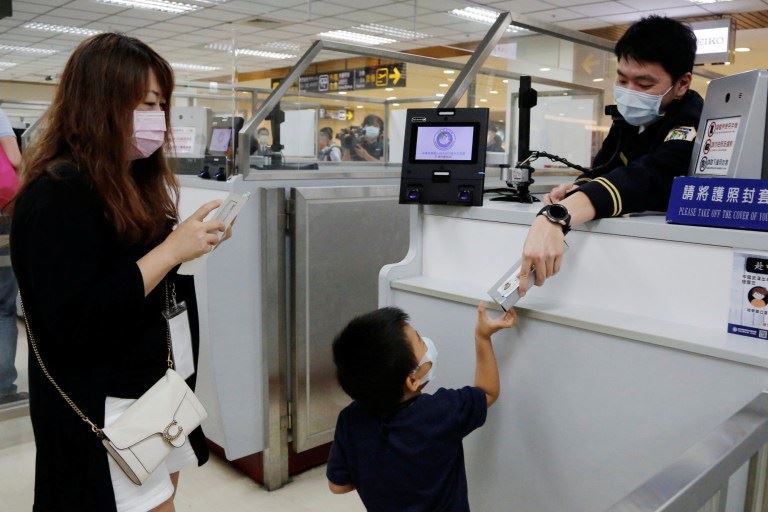 taiwan offers fake flights for people who miss flying
