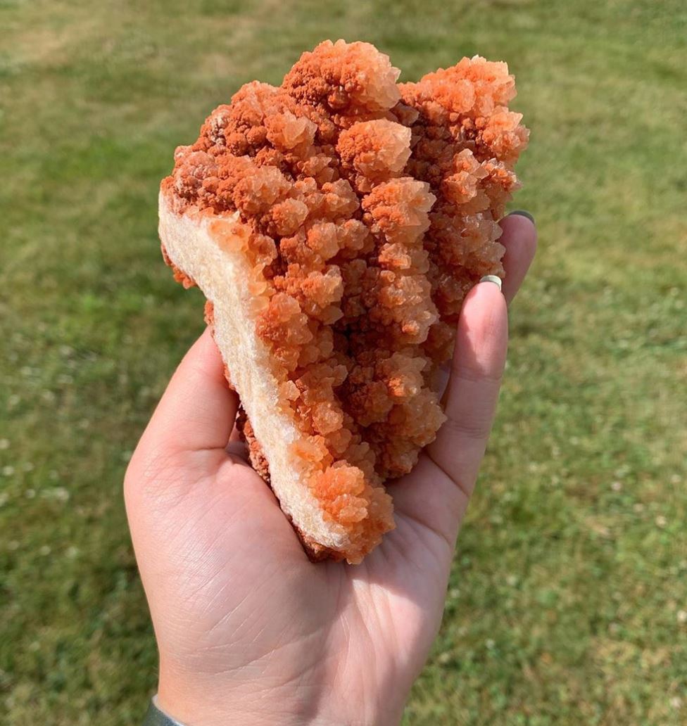 woman discovers crystal that looks exactly like fried chicken