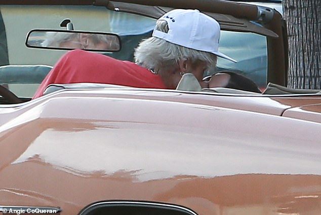 it’s confirmed! machine gun kelly and megan fox are in a relationship!