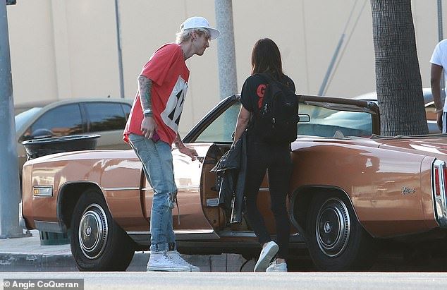 it’s confirmed! machine gun kelly and megan fox are in a relationship!