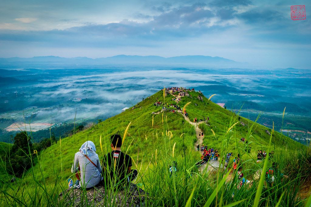 broga hill ordered to close for 2 weeks after hikers violate sops