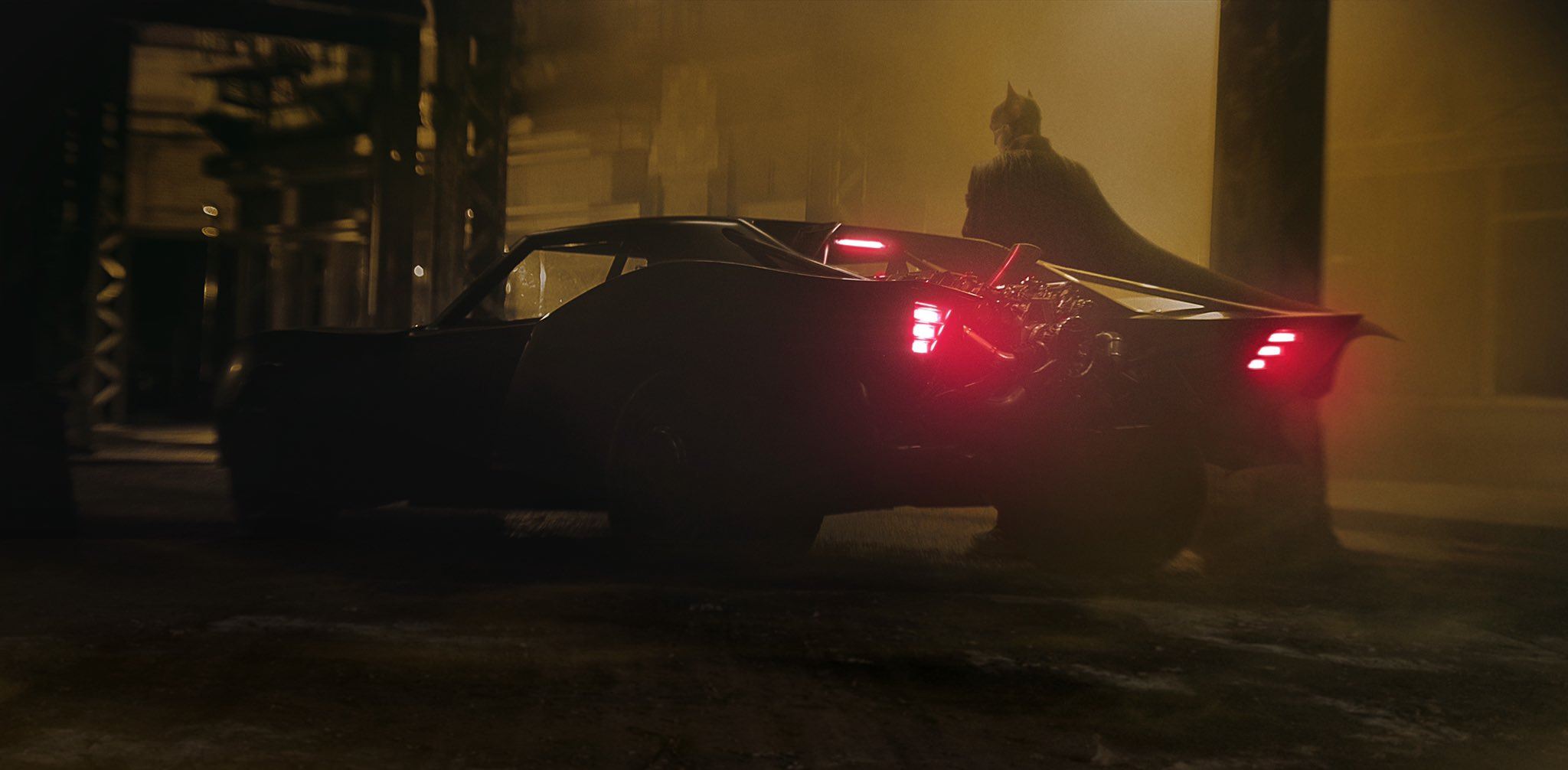 first looks at the new batmobile from “the batman” is here!