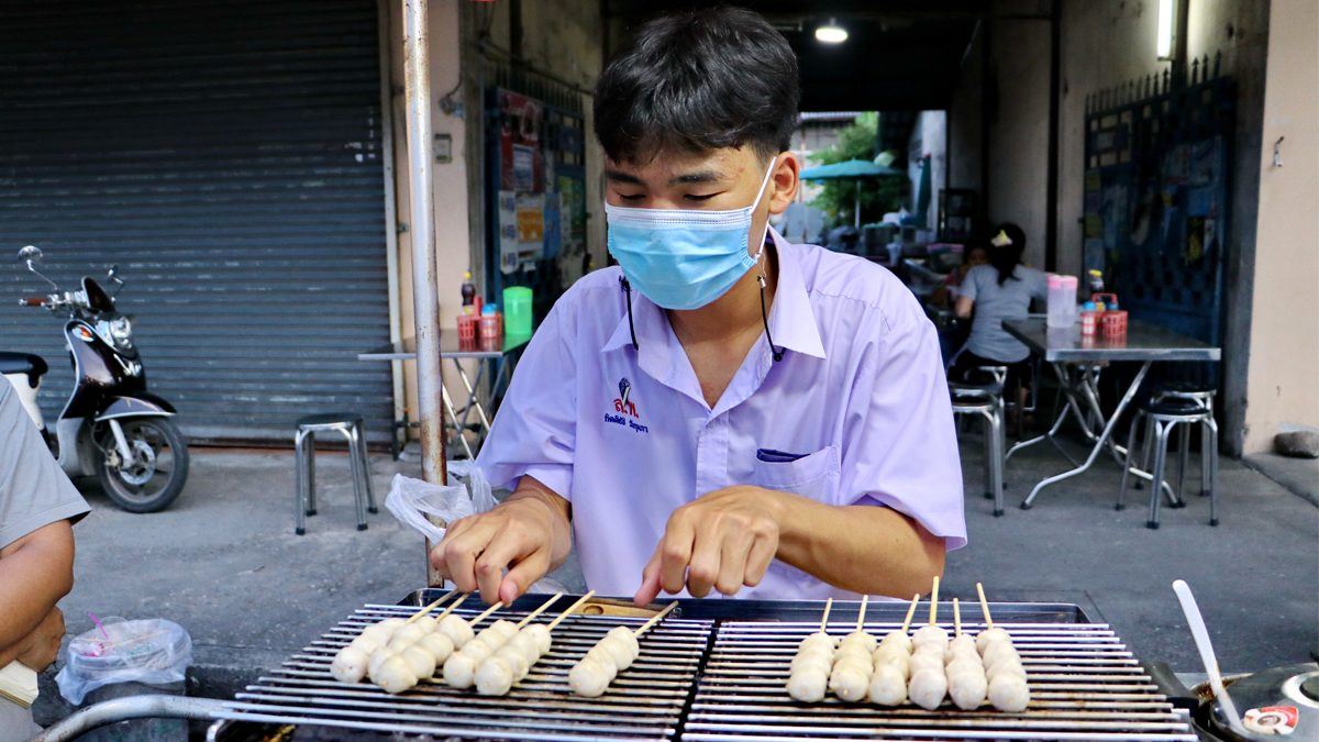15yo student sets up meatball stall to earn money for dream sneakers!  
