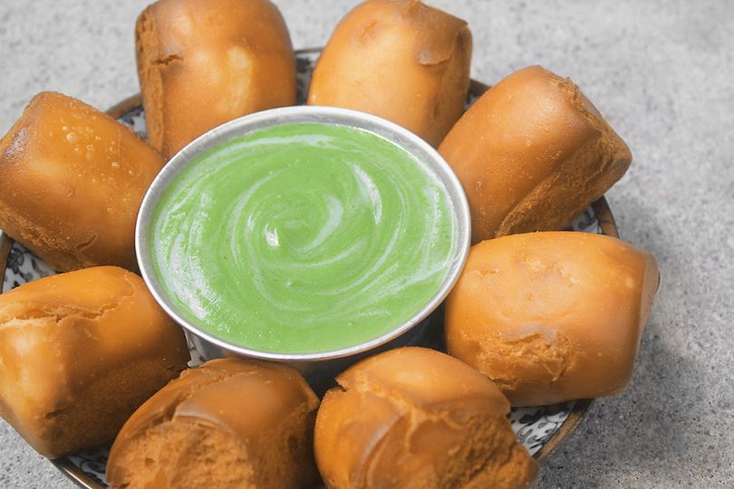 a singaporean shop is selling mantou bouquets for valentine’s and we’re salivating