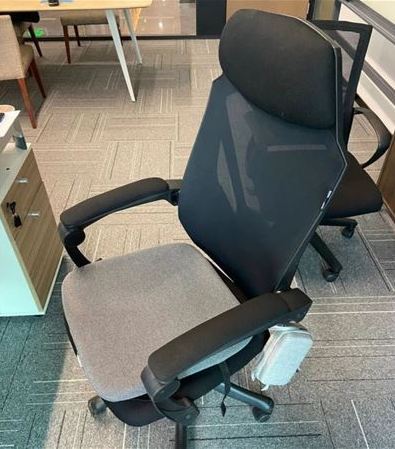 boss sends seat cushions to employees as gifts to secretly monitor them