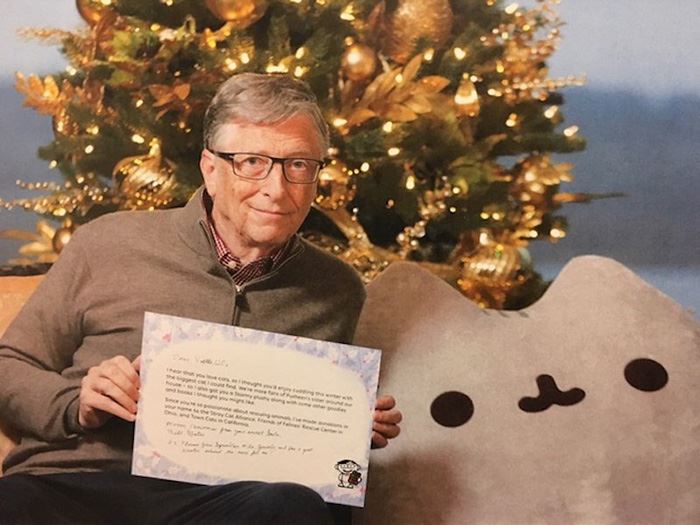 this reddit user got bill gates as her secret santa