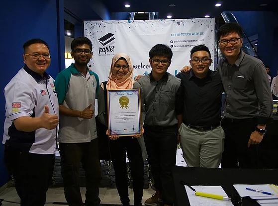 these two malaysians are receiving the queen’s young leaders award!