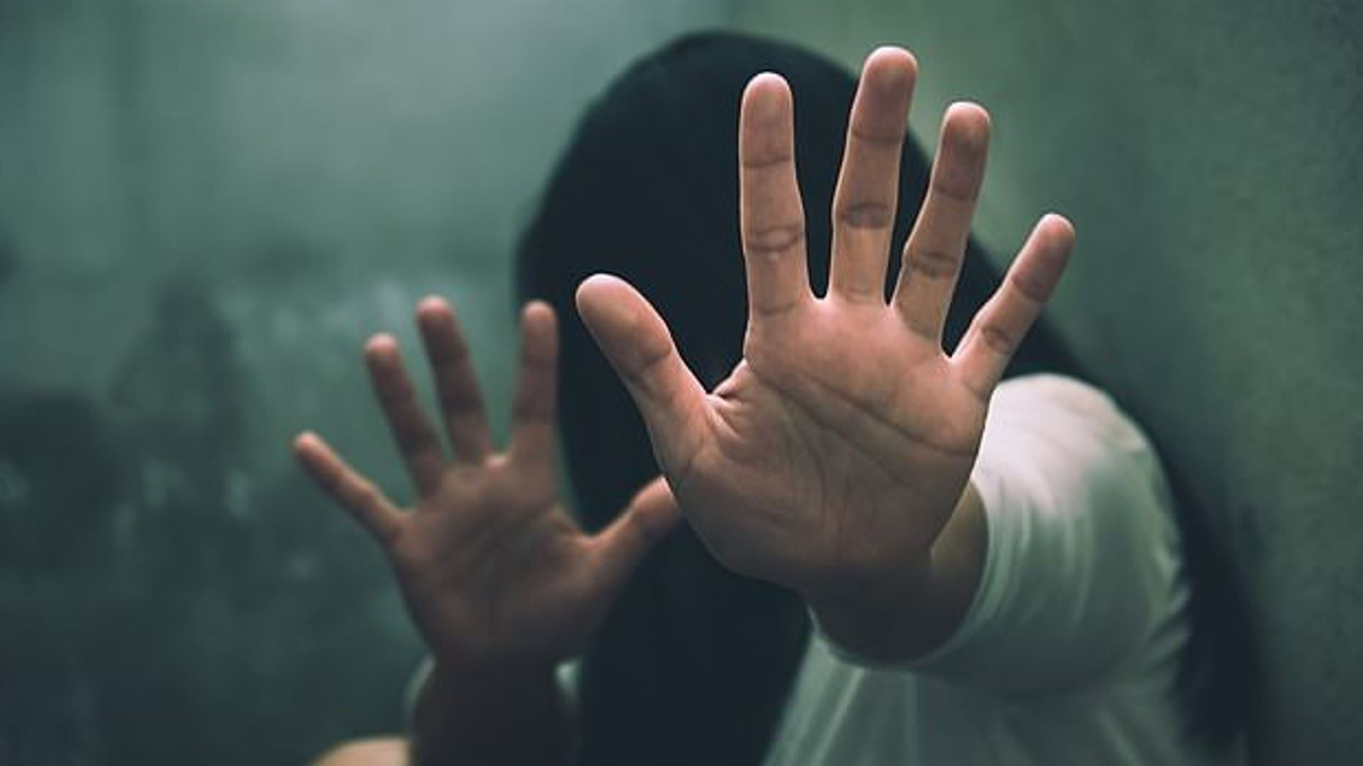 stepfather remanded for molesting his 13 year-old stepdaughter