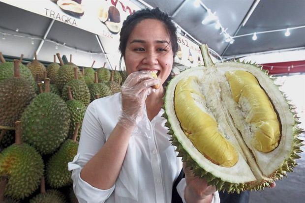here are 5 things that will tell you if a durian is a “musang king”