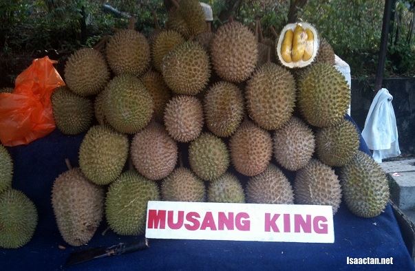 here are 5 things that will tell you if a durian is a “musang king”