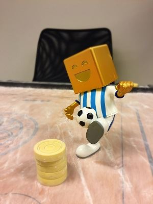 celcom送你5个限量版足球公仔   每个都各具特色