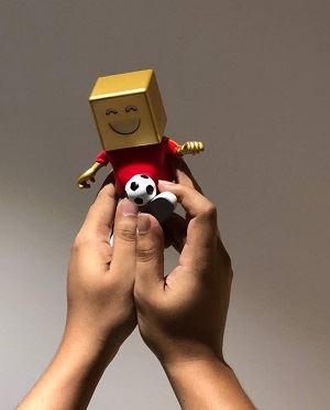 celcom送你5个限量版足球公仔   每个都各具特色