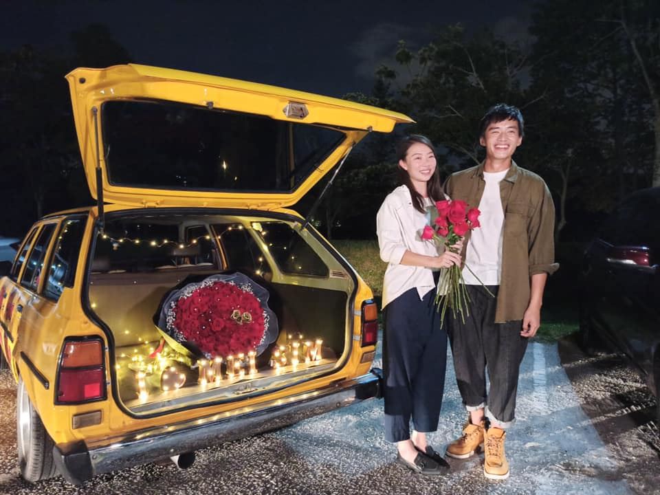 又一女王嫁出去了!阿哲求婚成功,镁鑫升格幸福人妻!