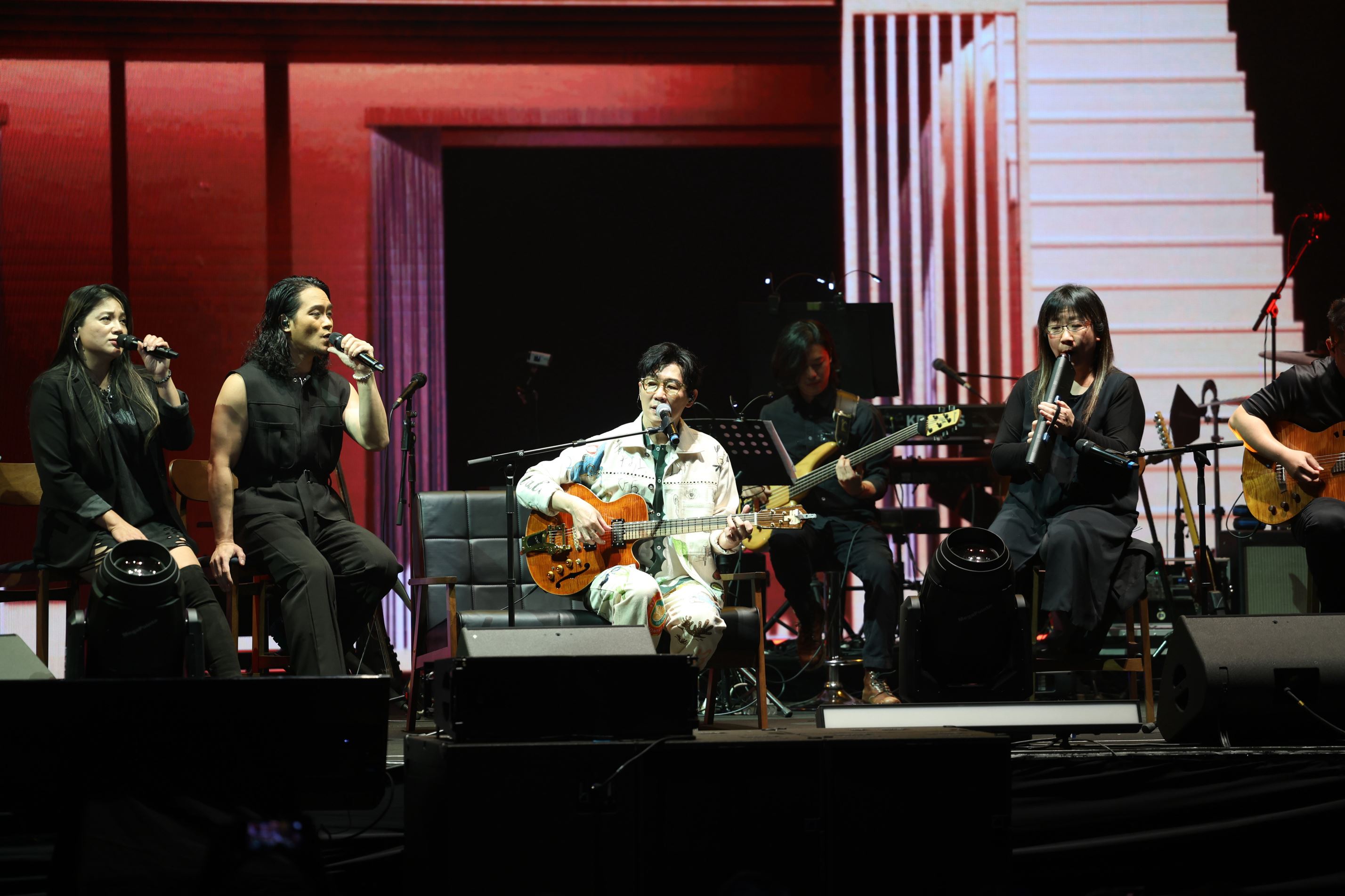 🇲🇾品冠首场⼤马个唱感动落幕🎉与阿牛合唱对面的女孩看过来🌟