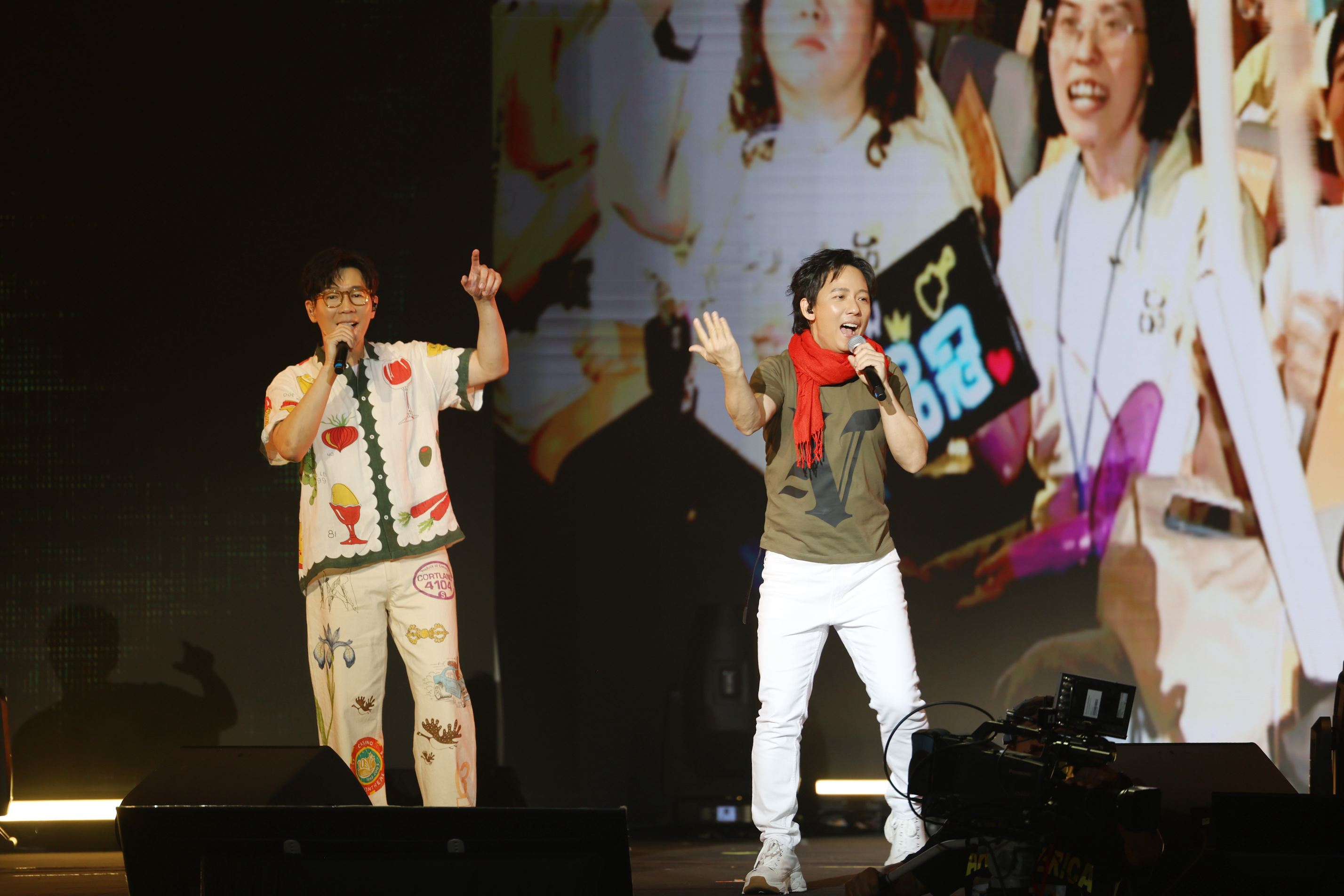 🇲🇾品冠首场⼤马个唱感动落幕🎉与阿牛合唱对面的女孩看过来🌟