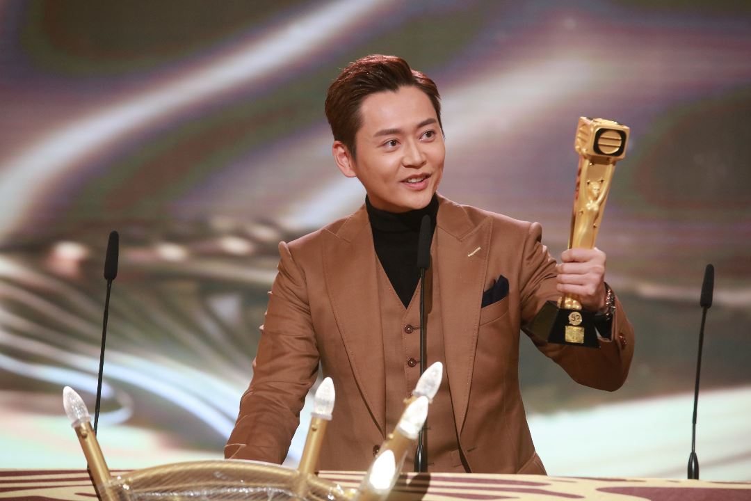 《万千星辉颁奖典礼2019》圆满举行！马国明及惠英红荣膺今年视帝视后殊荣！