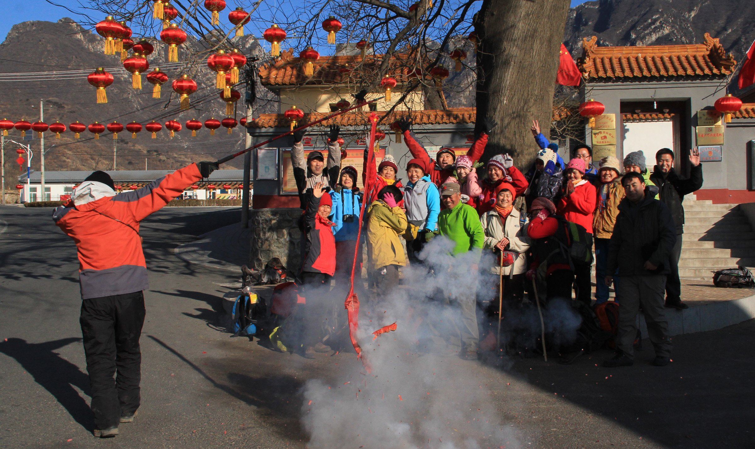 新年佳节期间，柔州不能燃放8尺长的鞭炮！